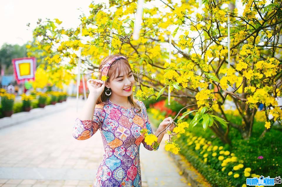 Hình ảnh Yến Linh xinh đẹp với áo dài truyền thống