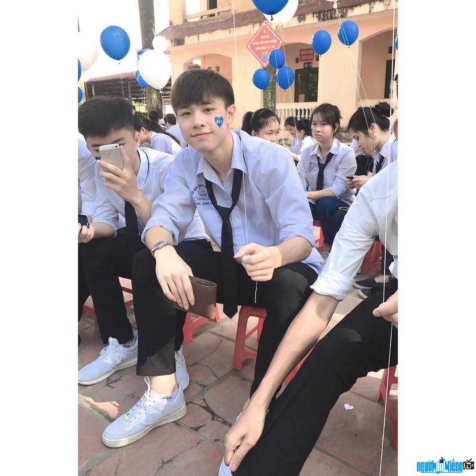  handsome Thai Bao in schoolboy clothes