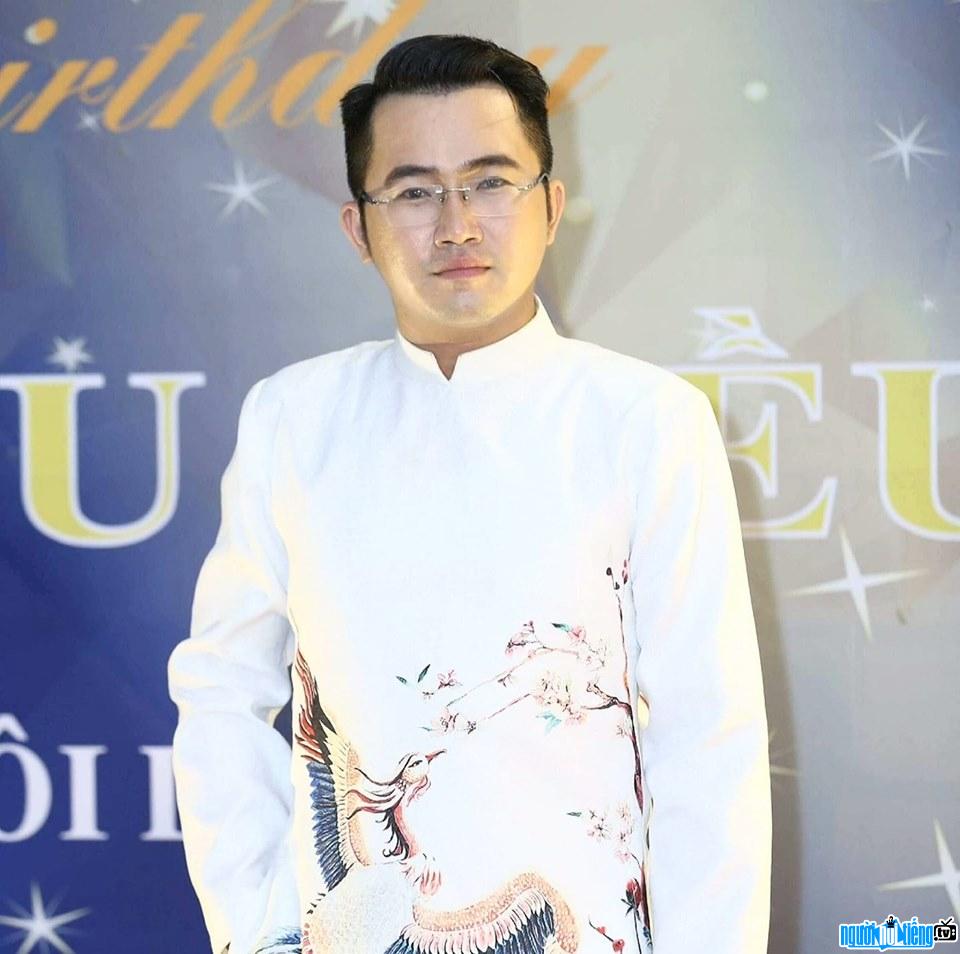  The handsome and elegant image of MC Thien An
