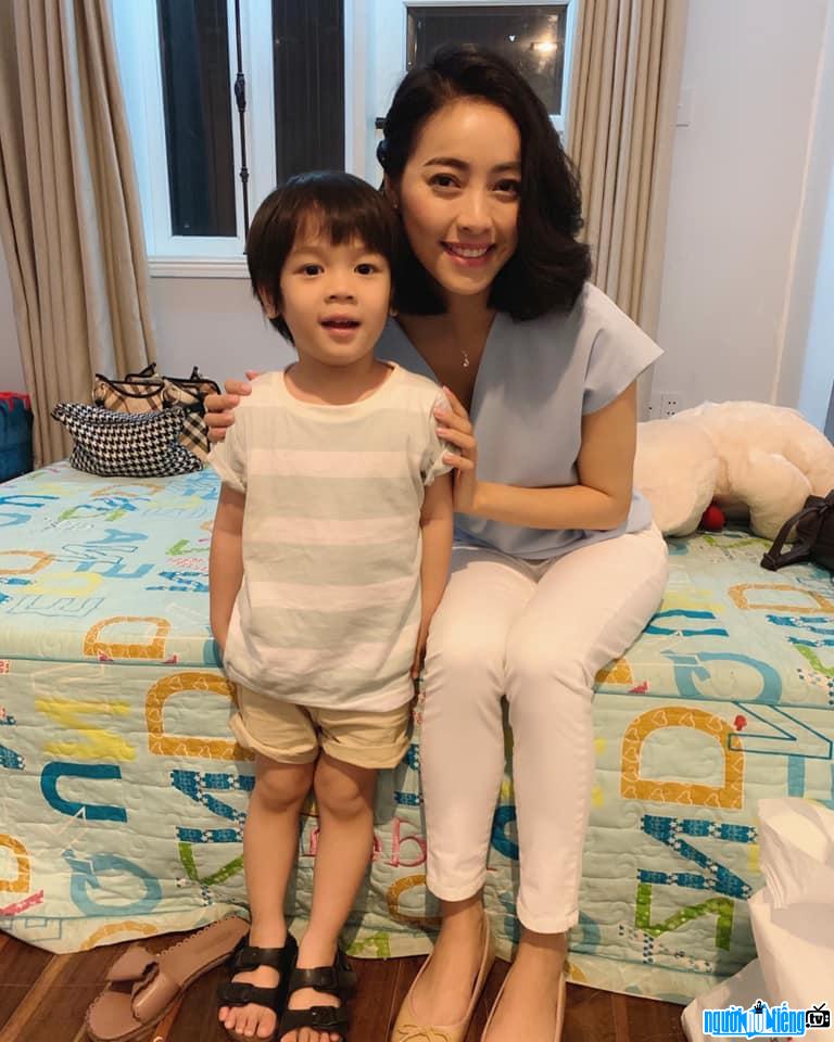  Phuong Pham is beautiful with her son