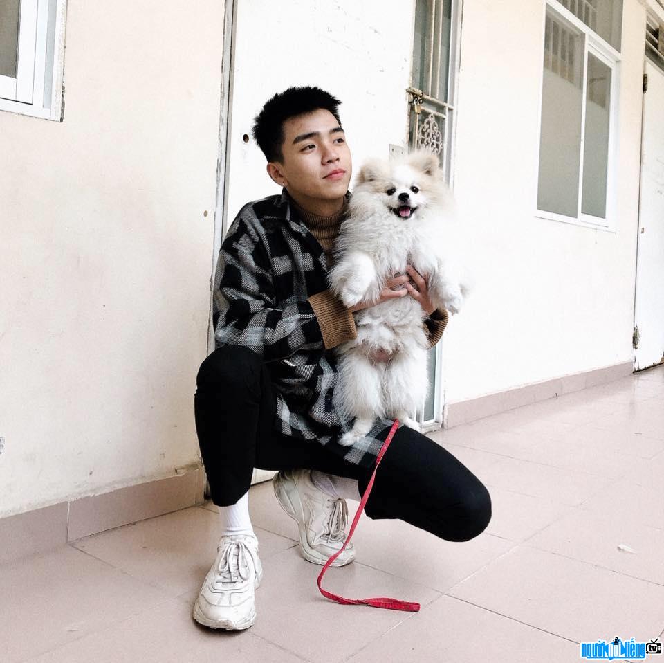  the handsome Hoang Thach with his pet