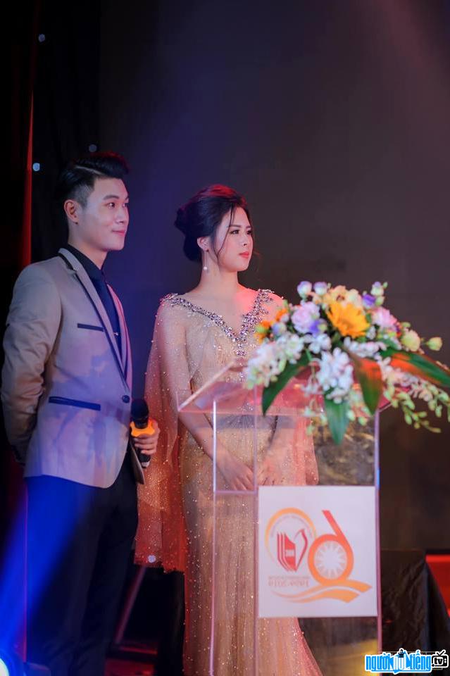  Handsome Thanh Phong is also a beautiful host
