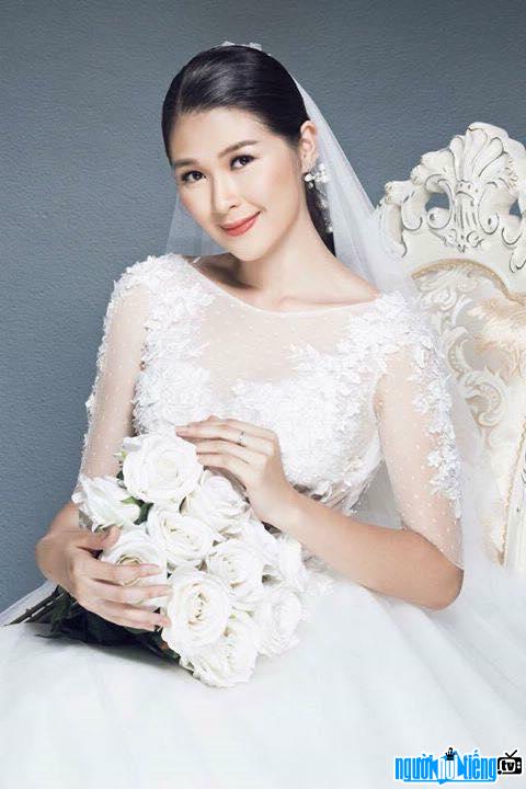  Image of runner-up Mac Anh Thu as a beautiful bride