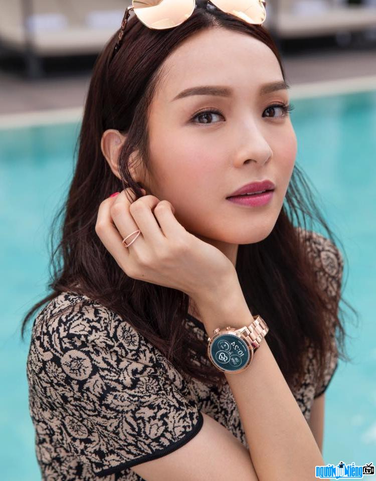 A close-up of actress Ly Giai Tam's flawless beauty