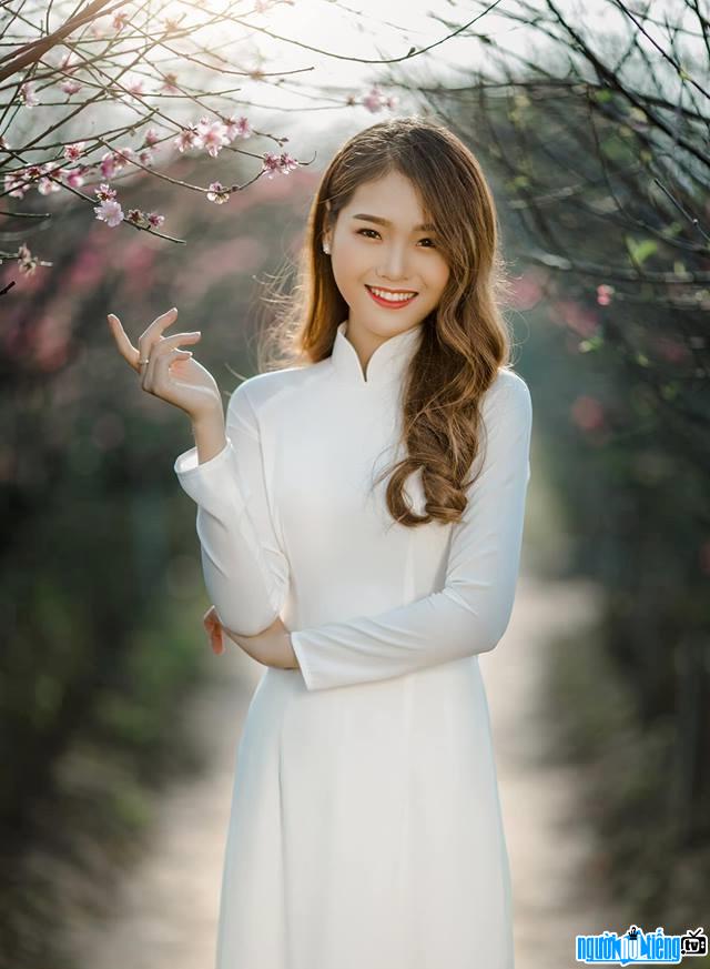  Image of hot girl Cu Thi Tra in a set of photos of a peach garden