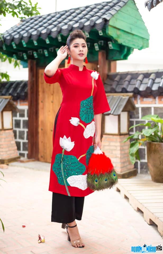  Picture of runner-up Duong Nu Anh Thy is flawless with ao dai