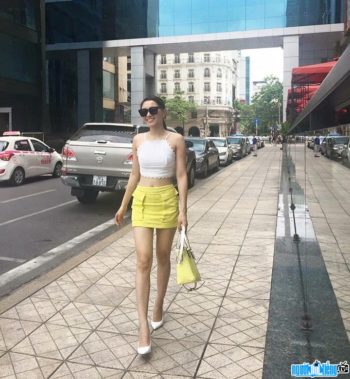 Image of young actor Ngo Minh Hien walking down the street