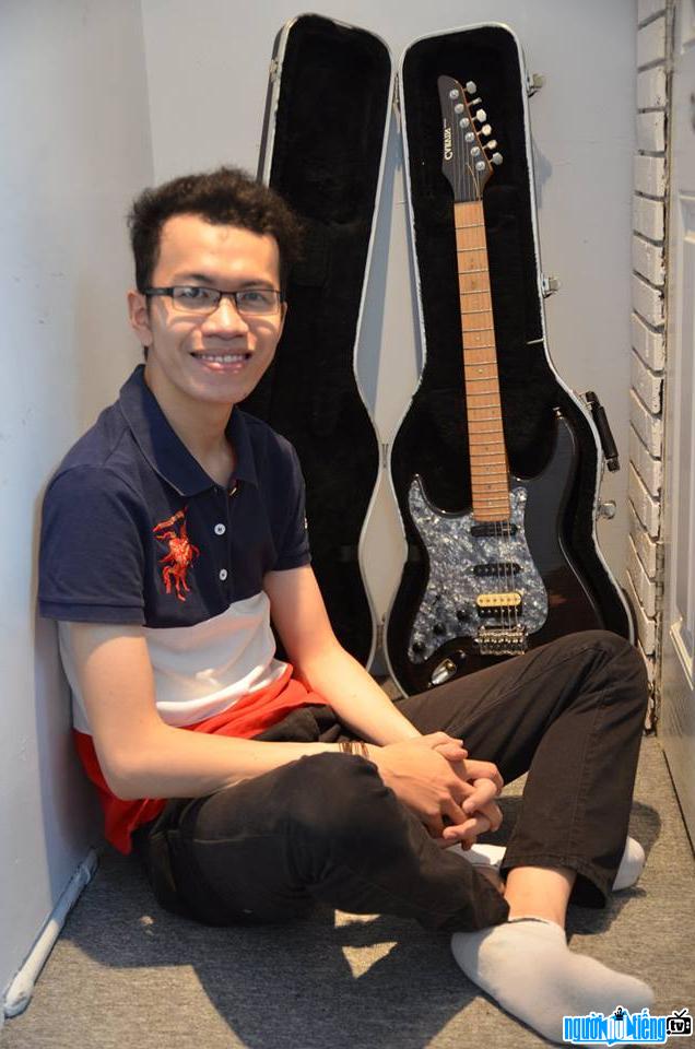 A new photo of musician Hai Au