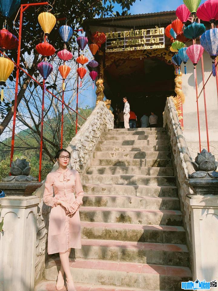  Thu Trang goes to the temple at the beginning of the year