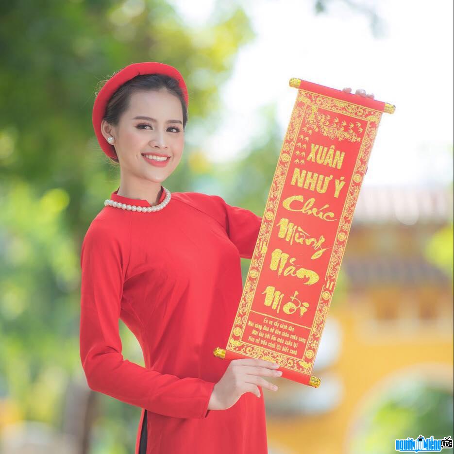 Cao Tuyet charming with a red ao dai in early spring