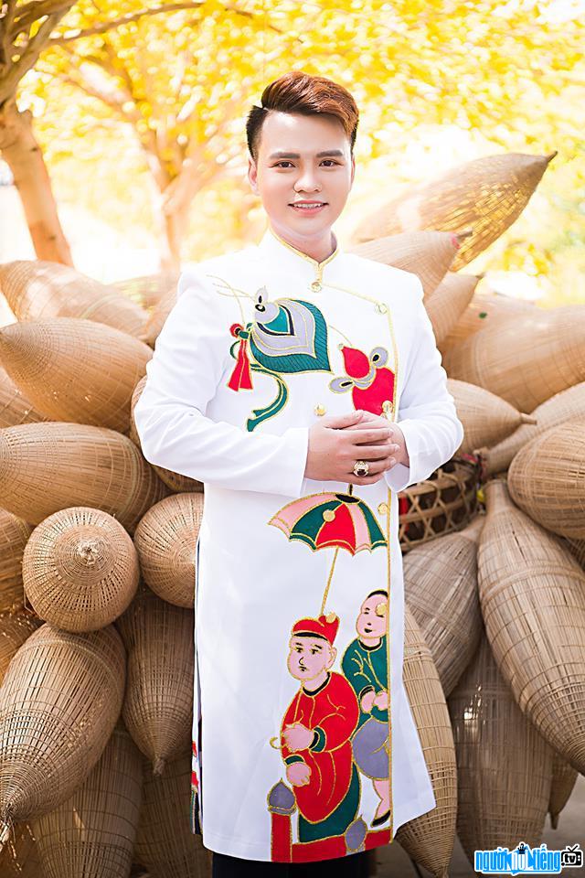  MC Truong Giang Pham in a long dress on New Year's Day