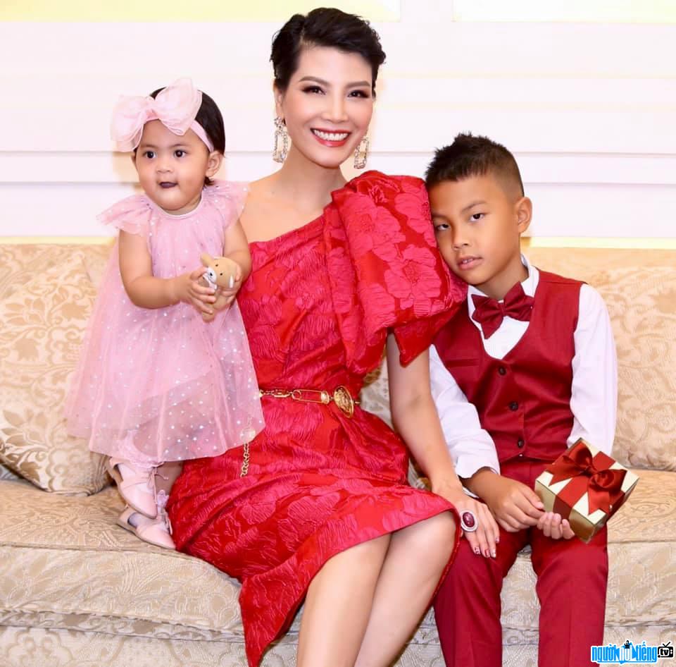 Supermodel Cam Nhung with 2 lovely children