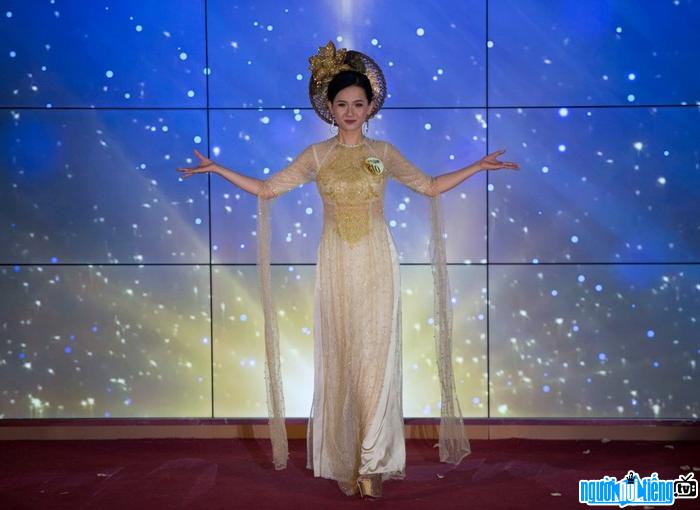  Phuong Quynh showed in the talent contest