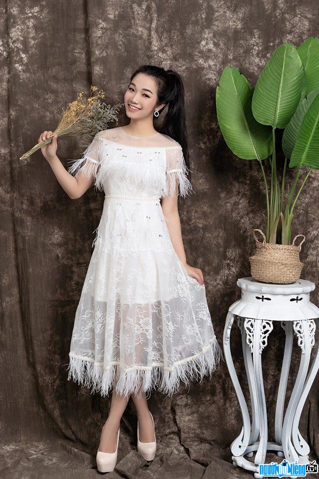  gentle Nhat Tai in a white dress
