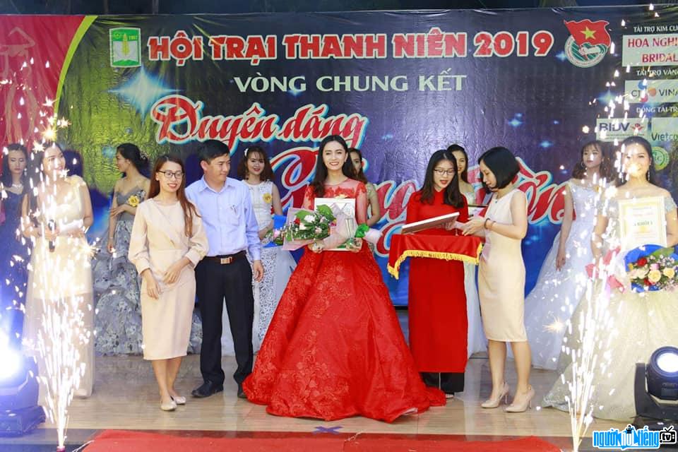  Minh Anh won the title of Miss HUAF 2019