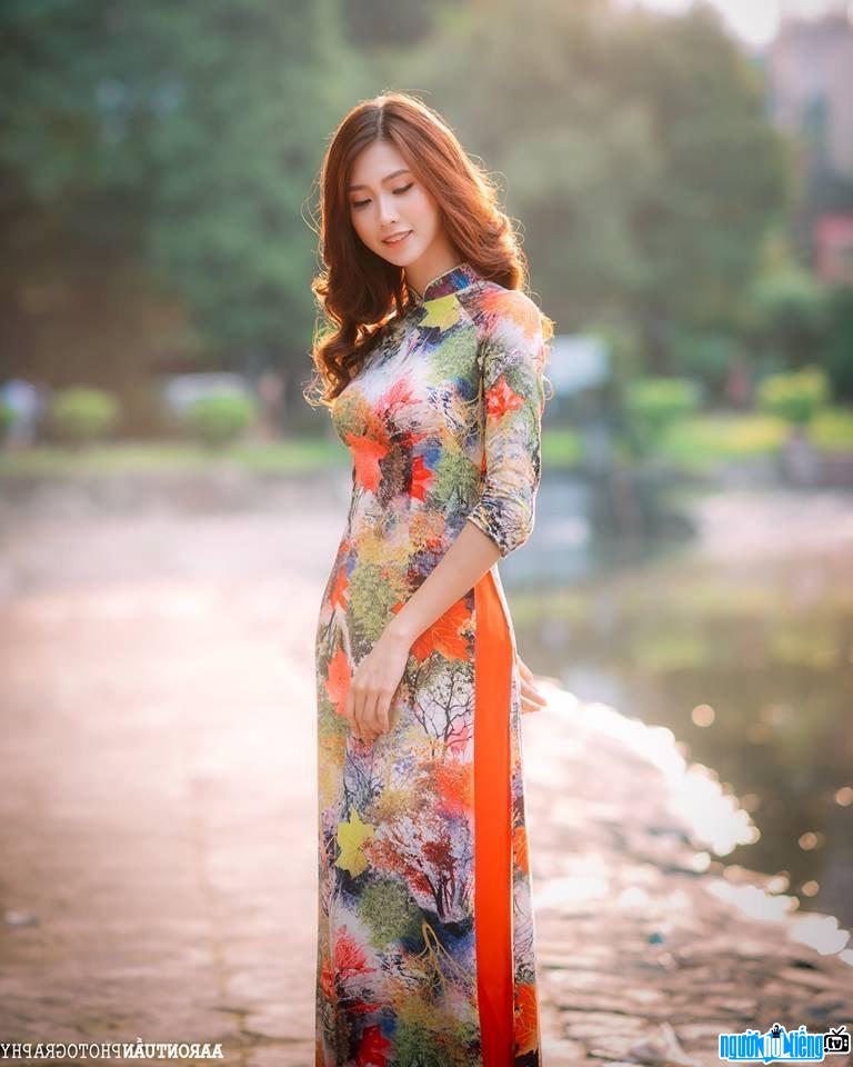  Ngoc Anh is beautiful and gentle in a traditional long dress