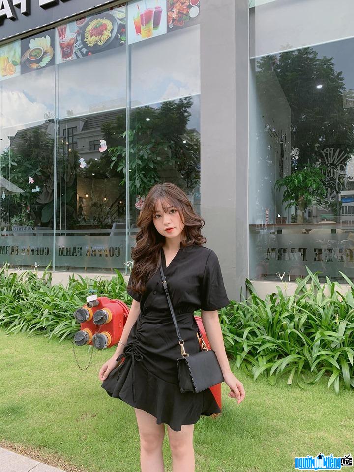  Thanh Thuy is beautiful and seductive with a black dress