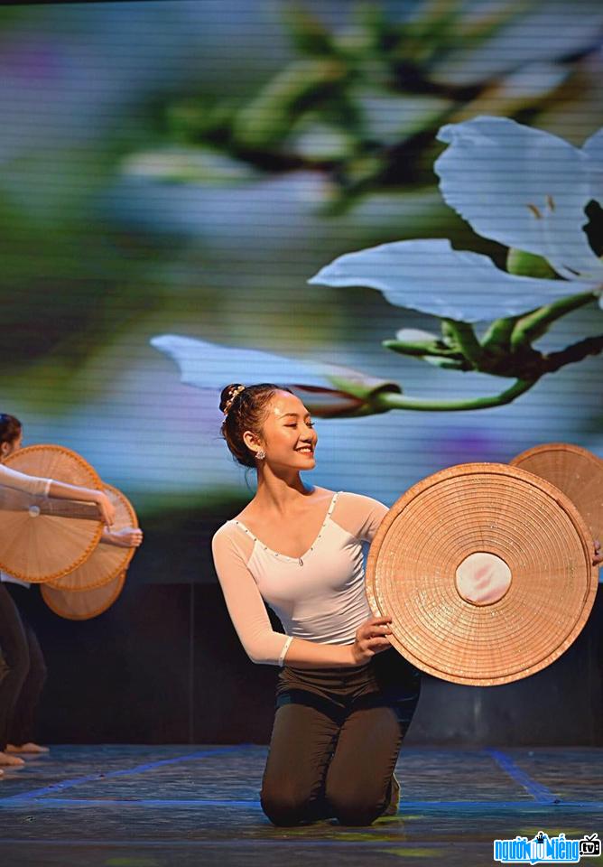 Quỳnh Trang xinh đẹp trên sân khấu