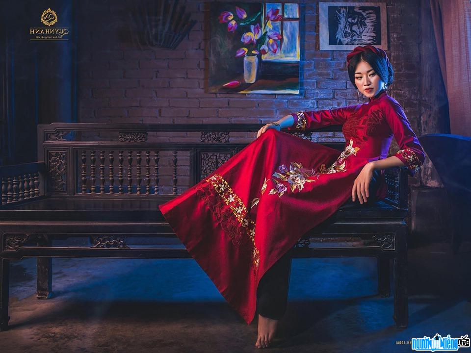  beautiful Thu Thuy in traditional clothes