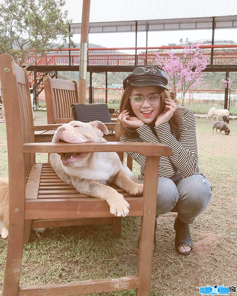  beautiful Nhung Hoang with her pet