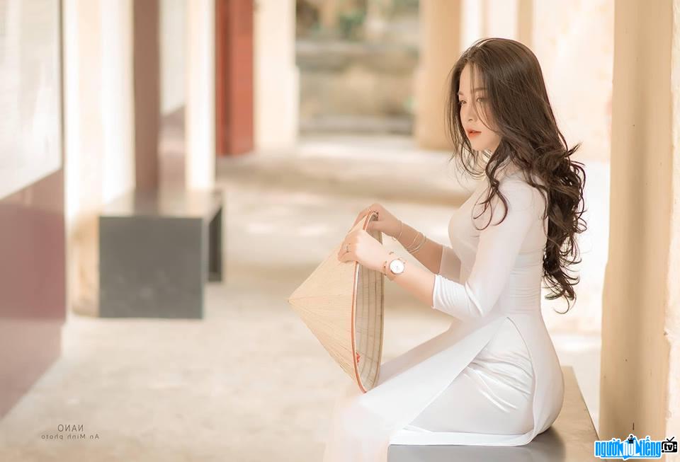  Beautiful image of Ngoc Anh with a white long dress