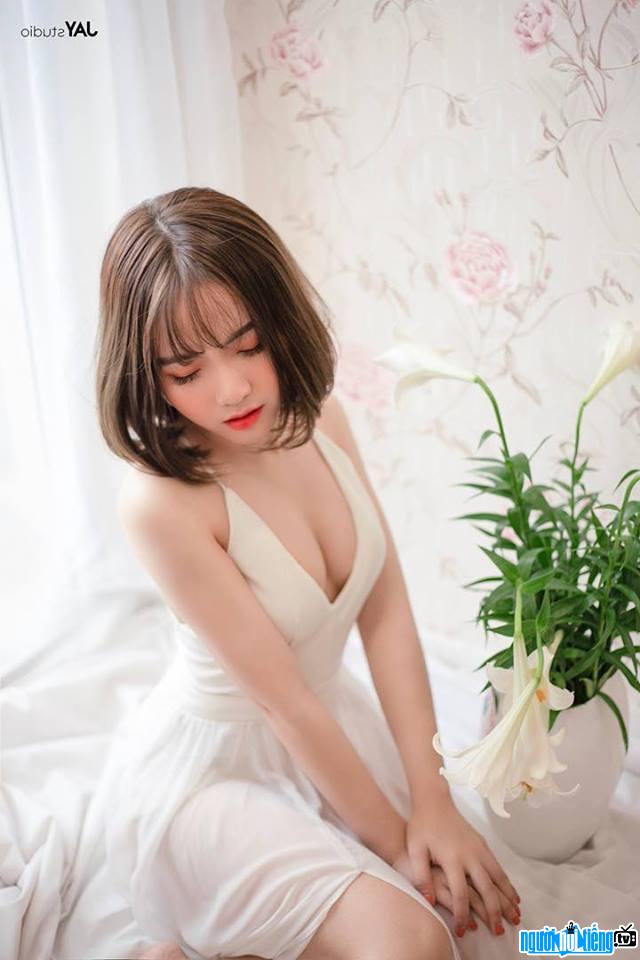  Ha Phuong shows off her hot bust