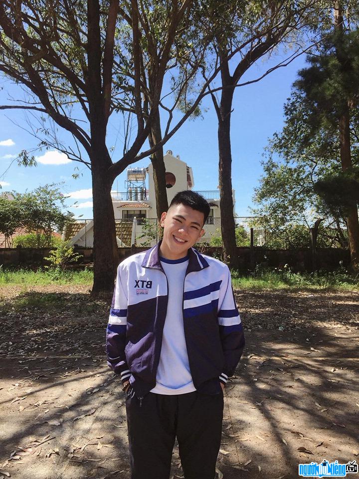  Khanh Hoang with a sunny smile