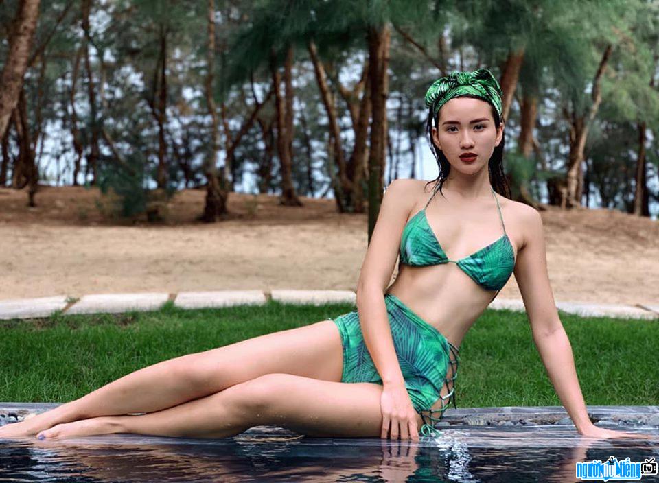  Thanh Huyen confidently shows off her hot figure with bikini