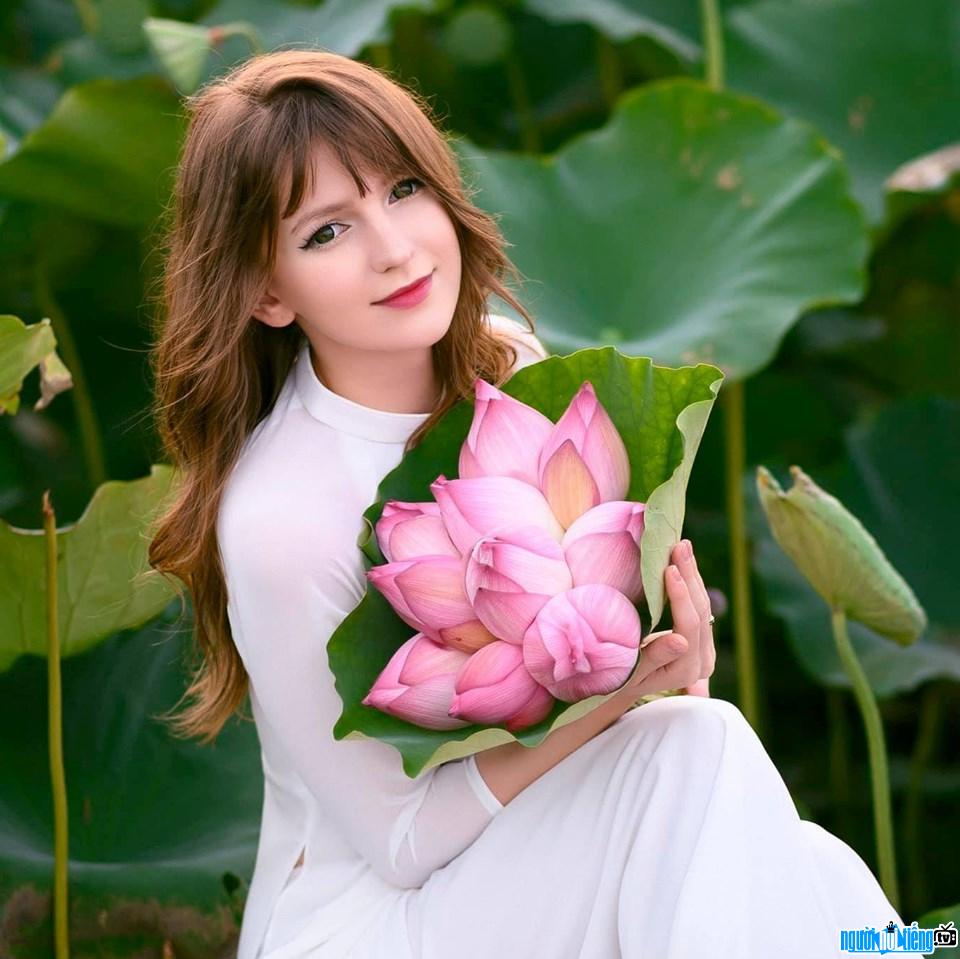 Alexandra Rud is beautiful and gentle with lotus flowers