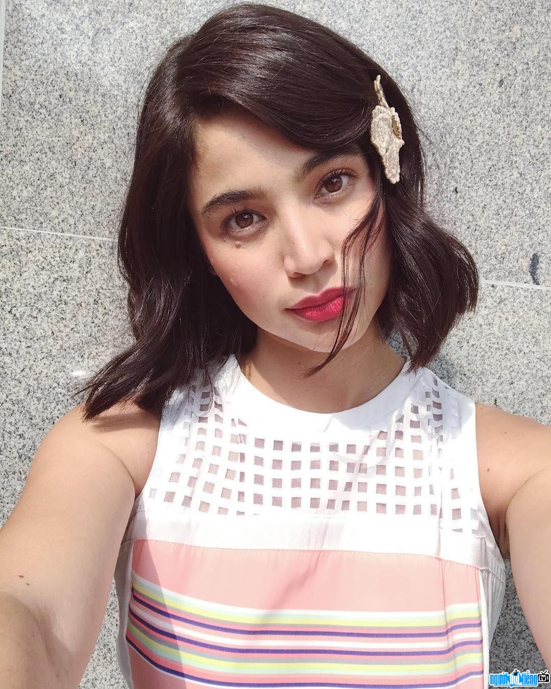 Actor Anne Curtis-smith's Latest Photo