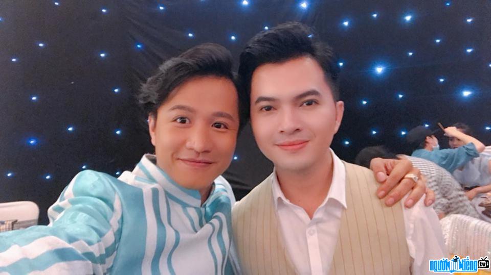 A photo of actor Huynh Tien Khoa and Mr. Singer Nam Cuong