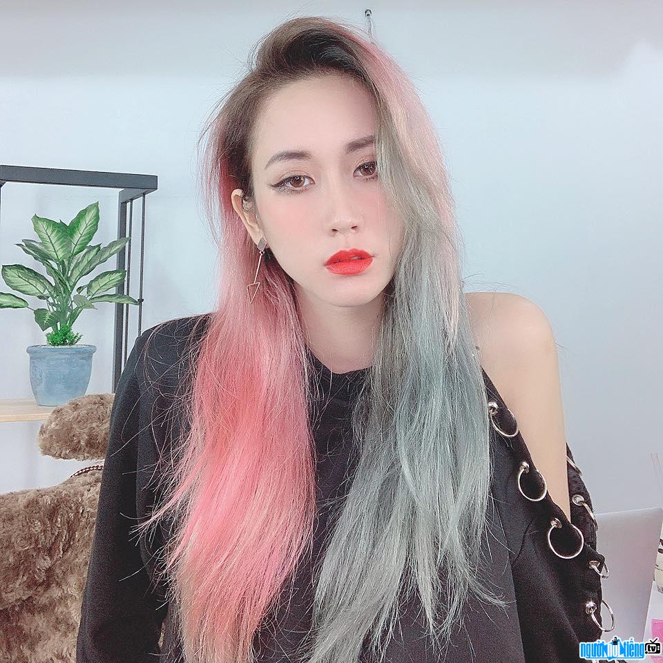 Hot blogger Hương Witch