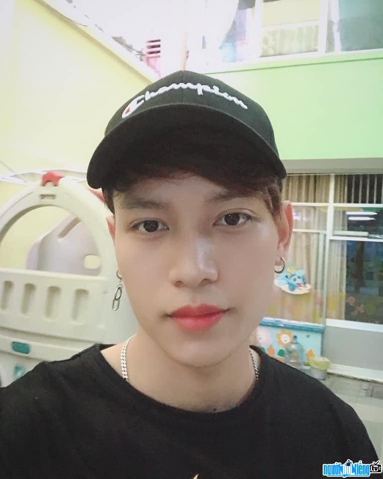  Latest photo of singer Yong Anhh