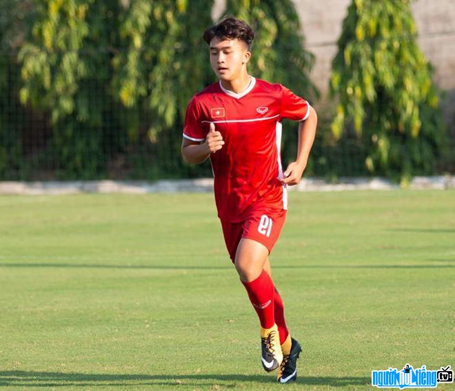  Picture of Danh Trung player practicing on the pitch