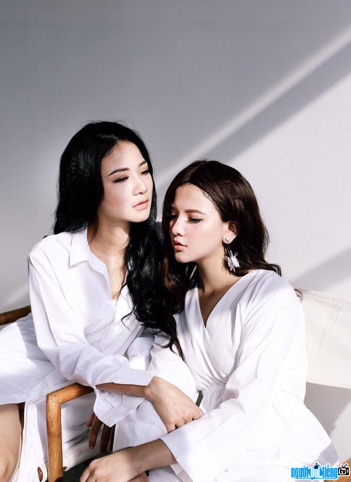  Two beautiful sisters Tran Thi Huyen - Tran Thi Quynh