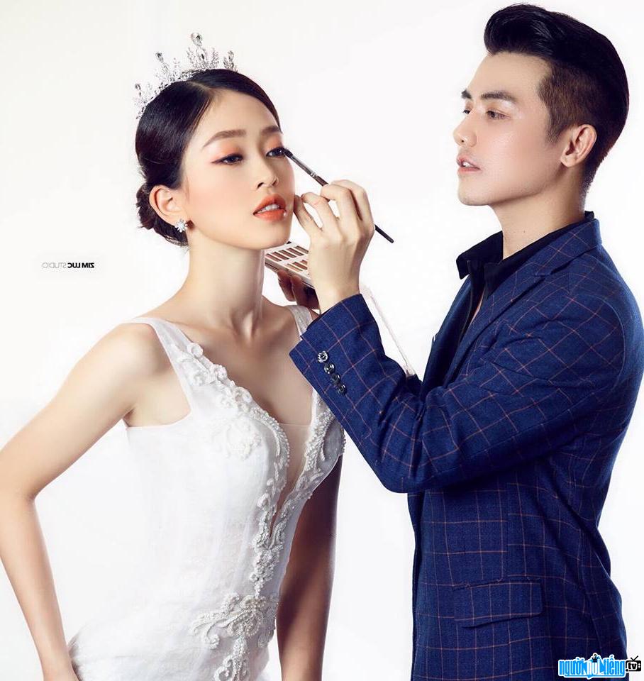 John Kim trang điểm cô dâu