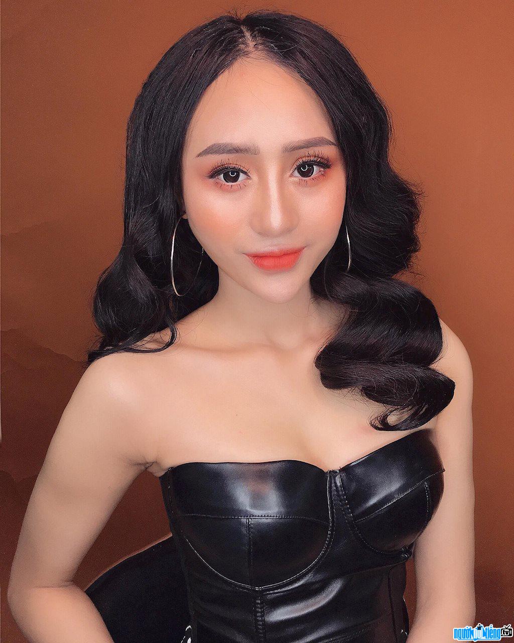  Hoai Linh with extremely sexy outfits