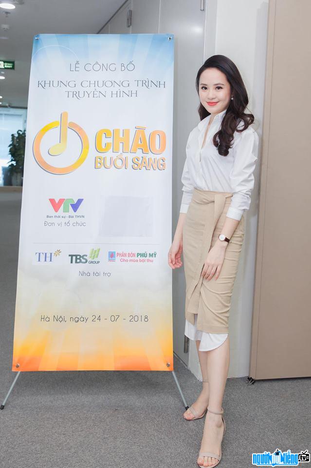  beautiful editor Ngoc Bich in Good Morning