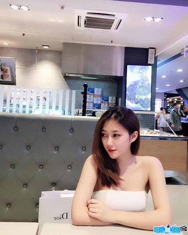 beautiful Uyen Phuong is not inferior to any hotgirl