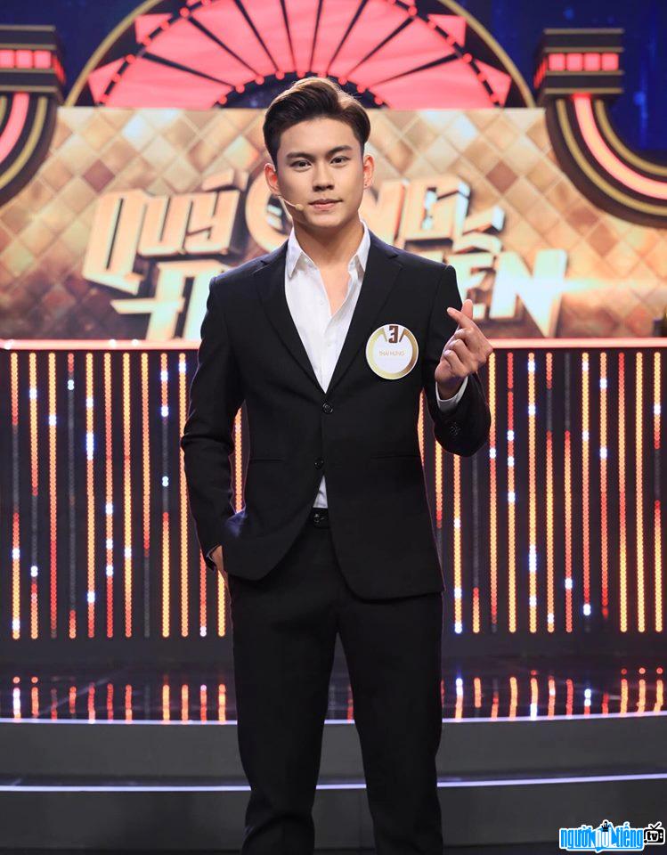  Thai Hung is handsome and elegant in the show Gentleman war