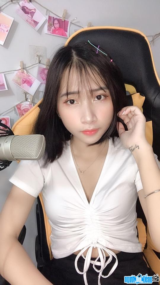  Thuy Linh is beautiful before working as an idol livestream