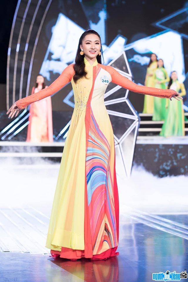  Kim Tra My is beautiful and gentle with a traditional long dress