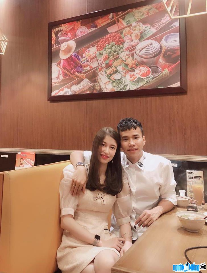  Van Dung with his beautiful girlfriend