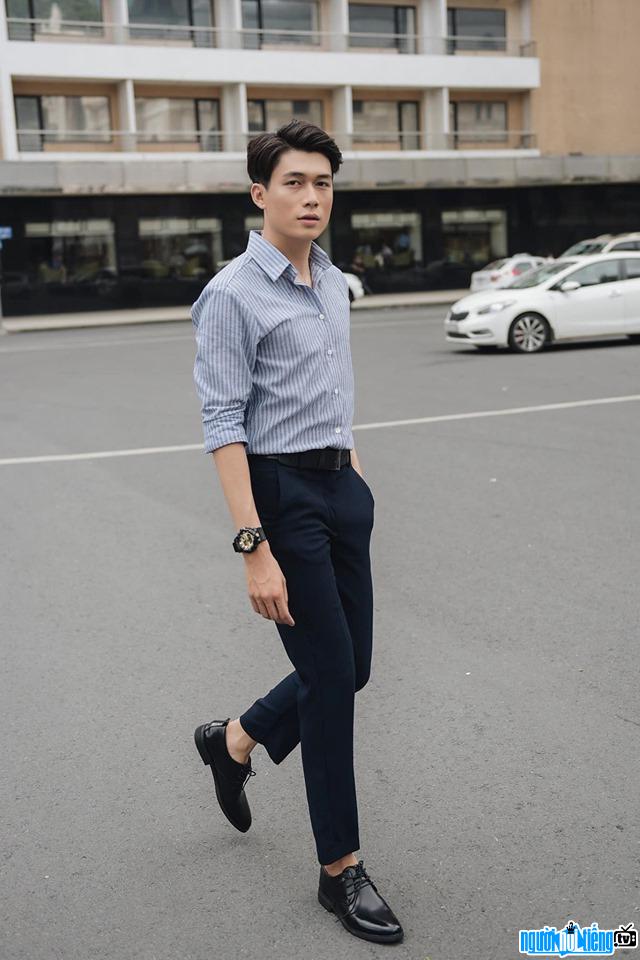  Lu Do is handsome and elegant with office style