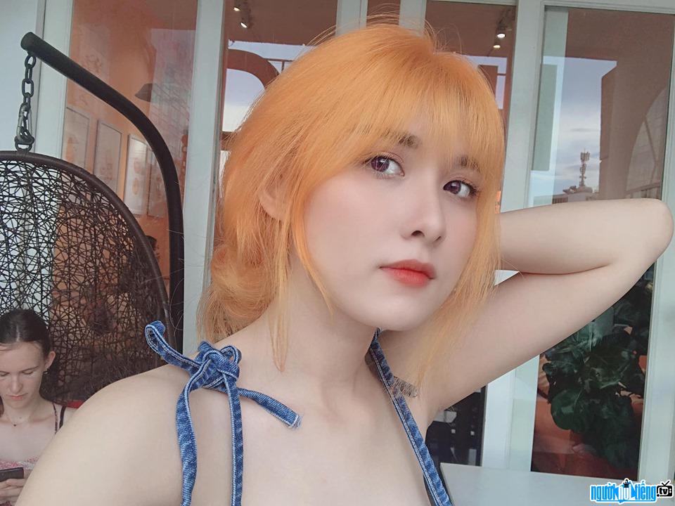  beautiful Thach Thao stands out with orange hair