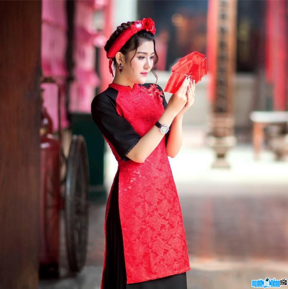 Phương Anh xinh đẹp trong bộ áo dài truyền thống