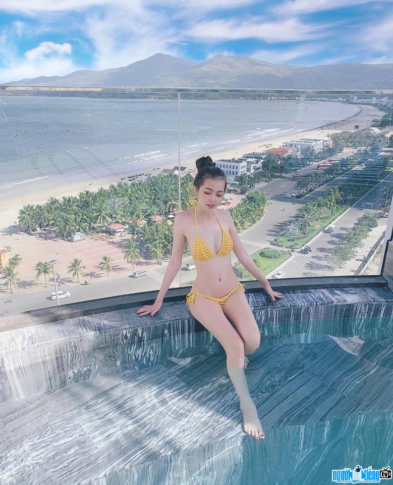  Thanh Truc shows off her sexy figure with bikini
