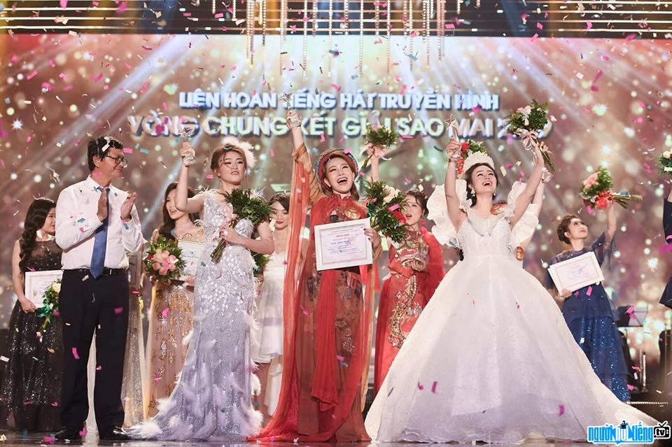 Mai Thy happily won the Star Champion award Tomorrow 2019