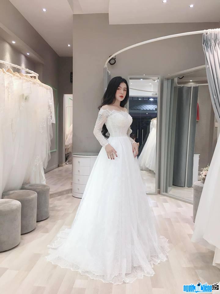  Nhu Quynh is beautiful in a pristine wedding dress