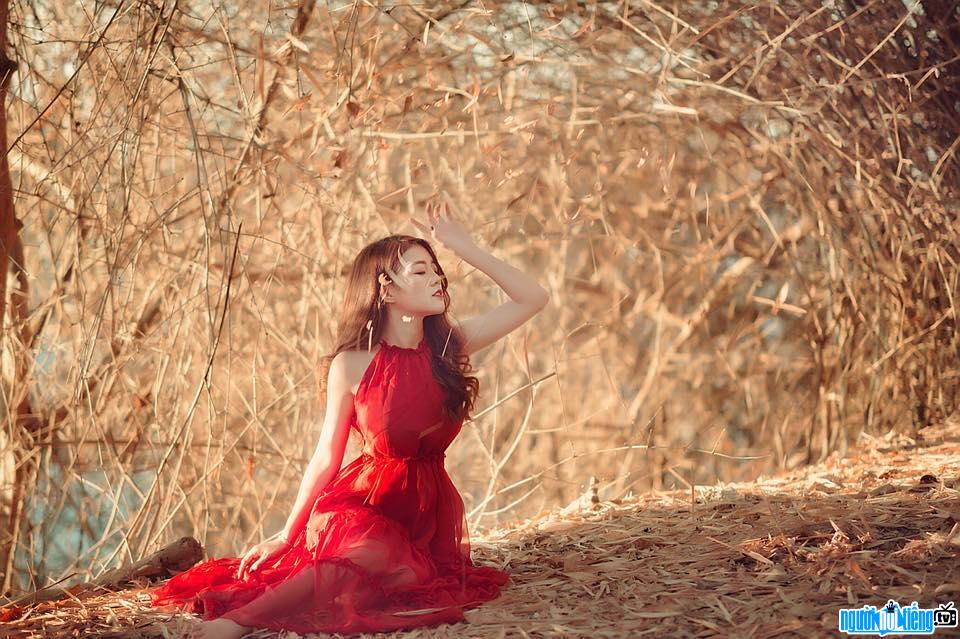  charming Hong Hanh with a red dress